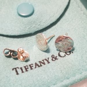 Authentic Tiffany & Co.
925 Sterling Silver
Notes